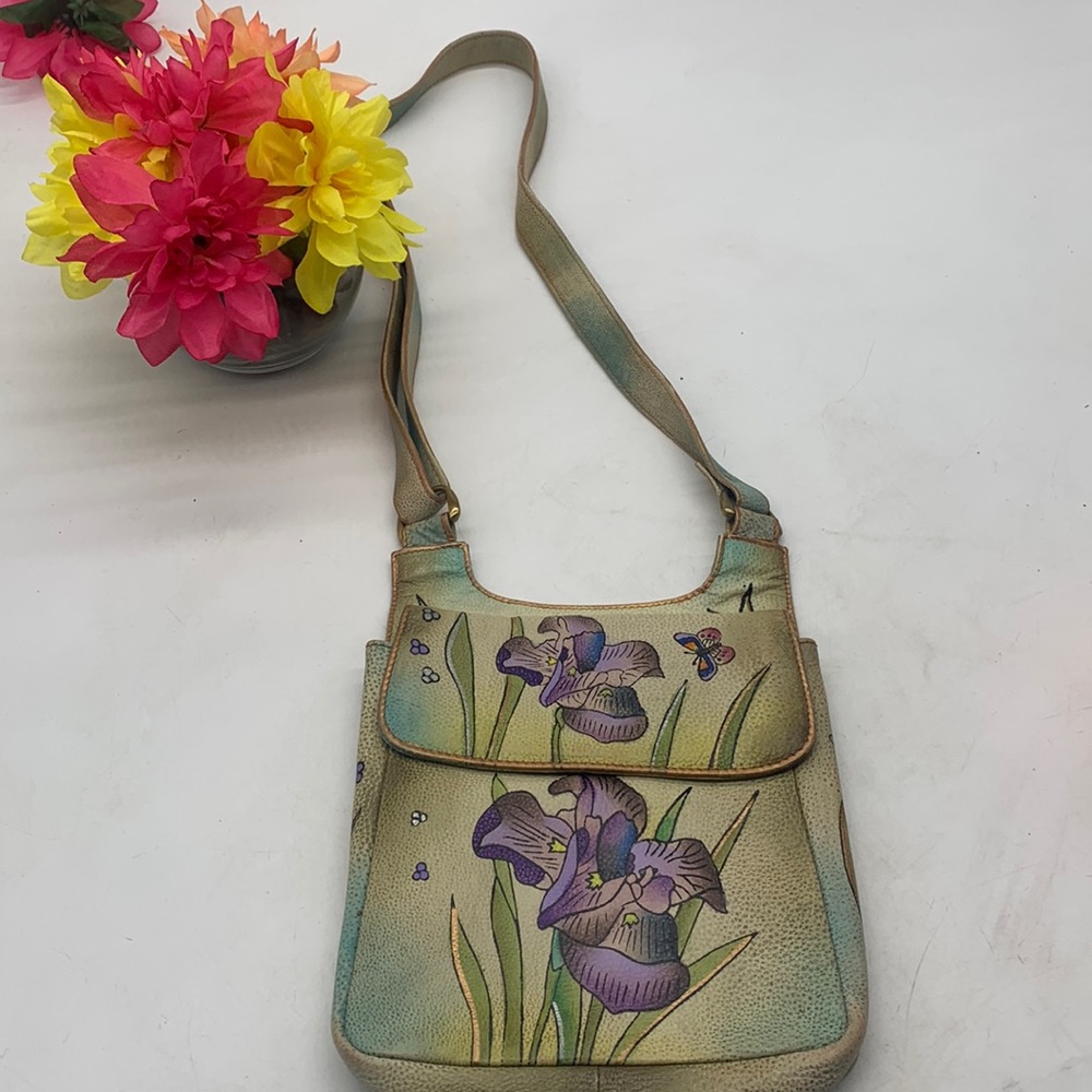 Manifique Hand Painted Floral Crossbody Bag. MCB3013E